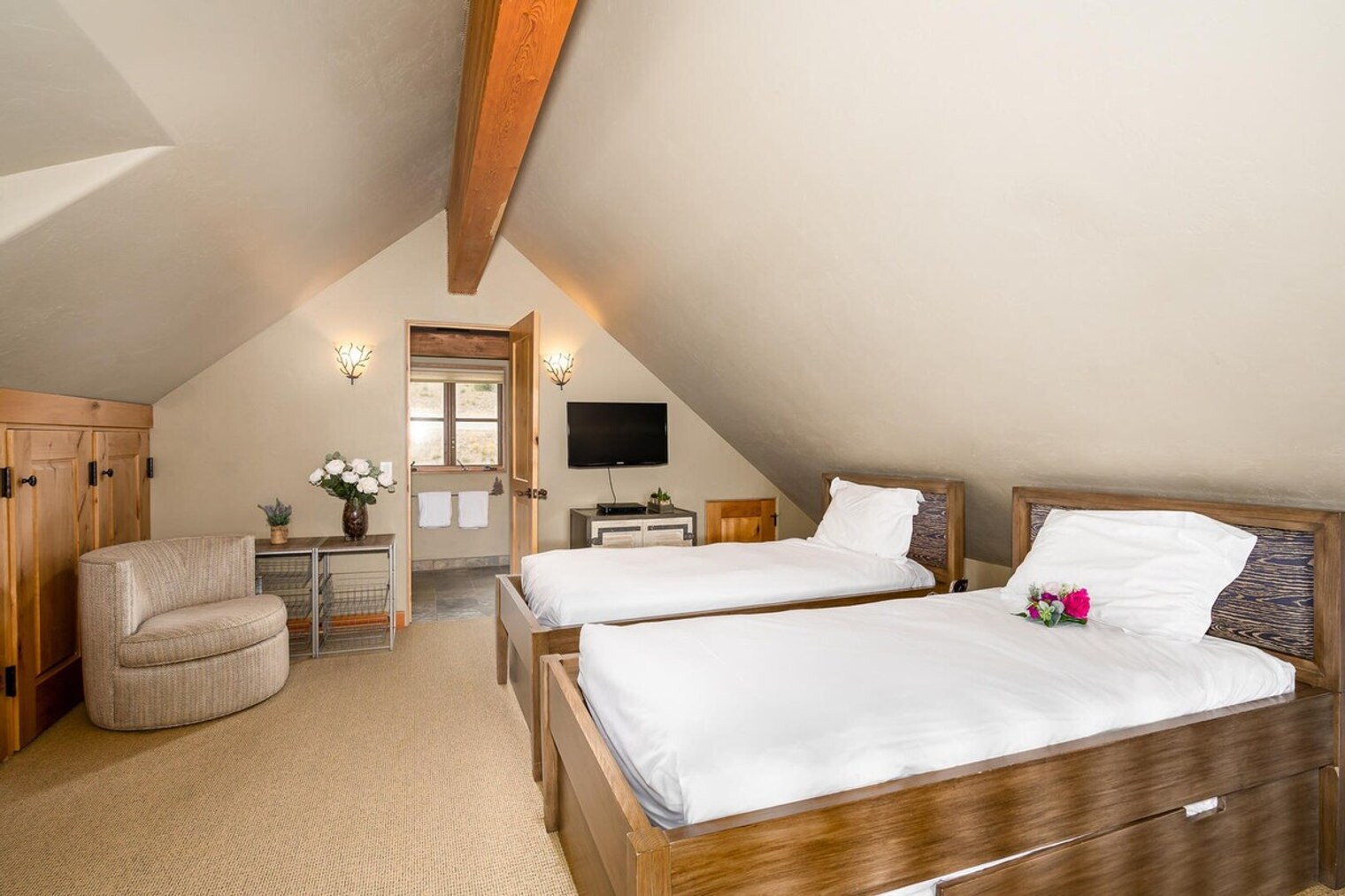 Building Photo - 3 Bandit Way