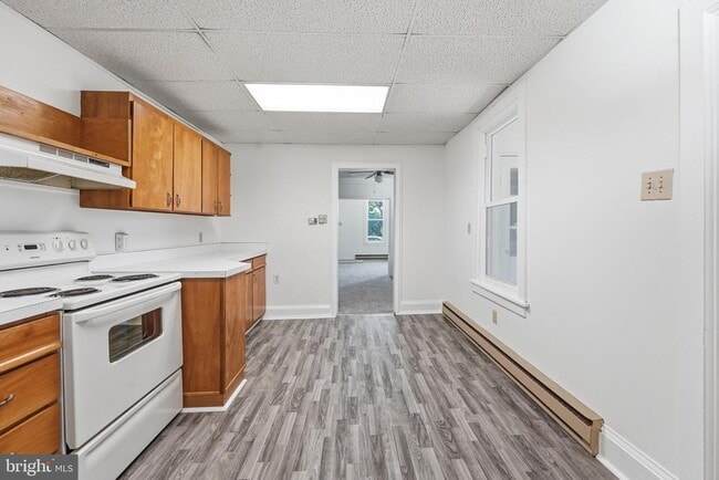 Building Photo - 815 N Maple Ave
