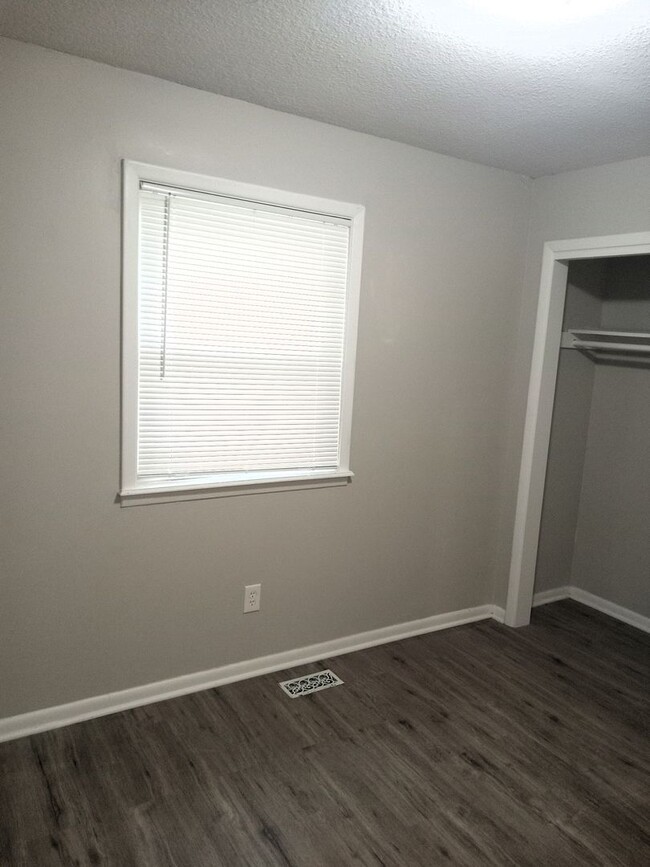 Building Photo - Darling Home in Bel Aire - Finished Baseme...
