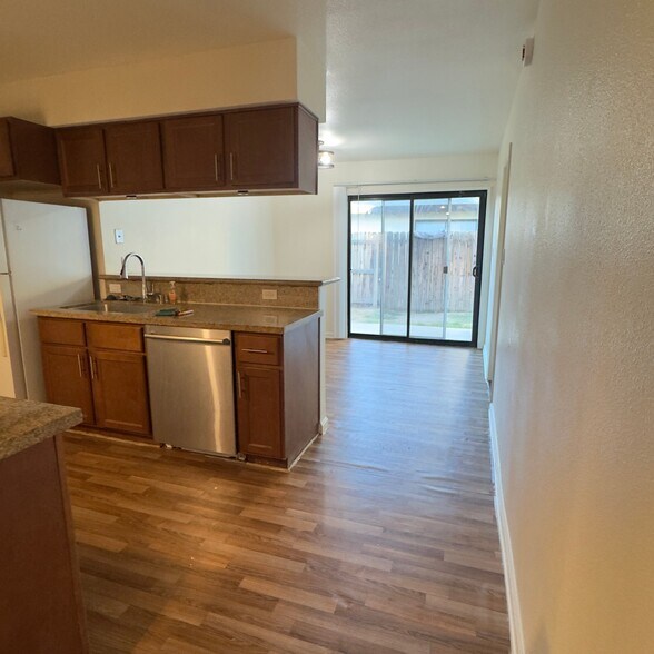Building Photo - 1009 Nimrod Ct