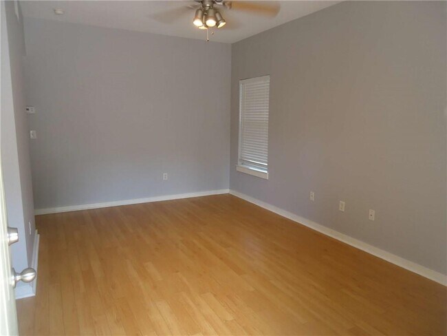 Building Photo - 2106 Cullen Ave
