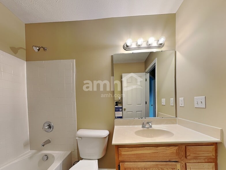 Building Photo - 2025 Apple Knoll Ln