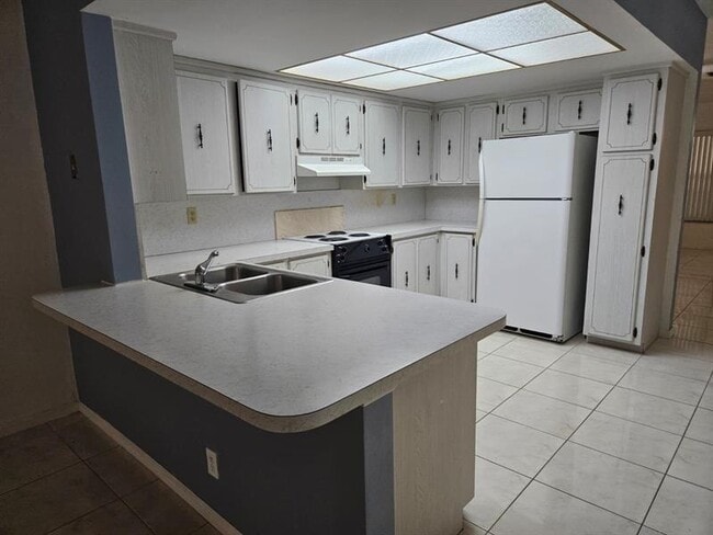 Building Photo - 7904 NW 70th Ct