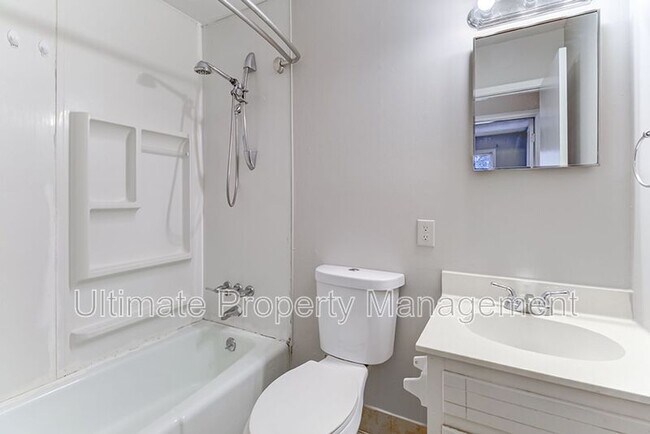 Building Photo - 402 Kingston Rd