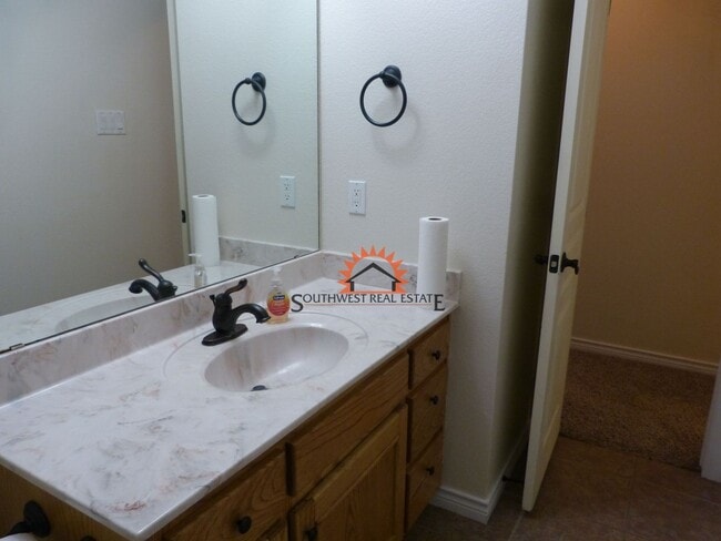 Building Photo - Stunning 4 bedroom 3 bath brick home with 5 car garage!