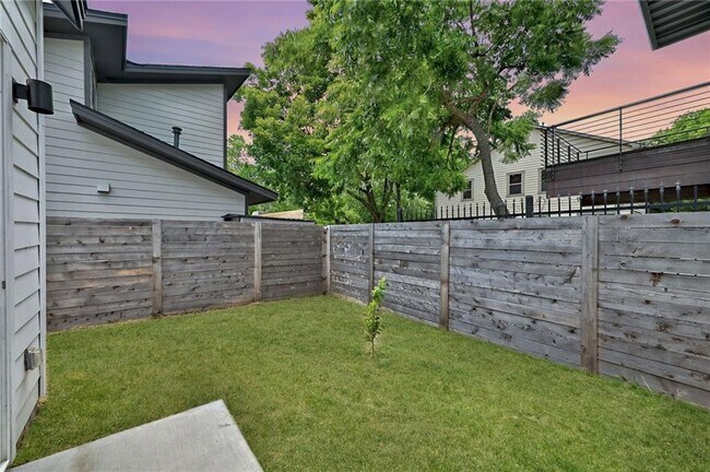 Building Photo - 5506 Evans Ave