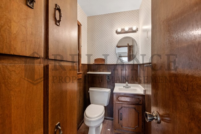 Building Photo - 1707 S Mission Rd