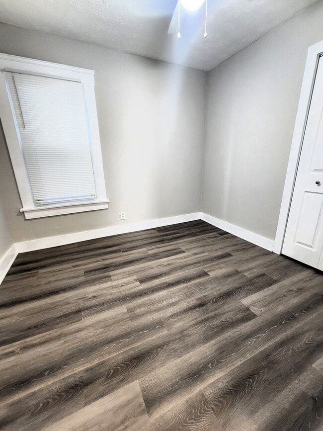Building Photo - Duplex W 47th