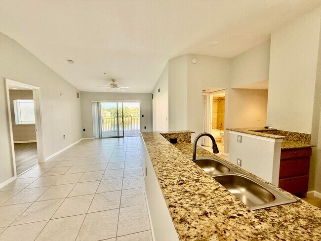 Building Photo - 271 SW Palm Dr