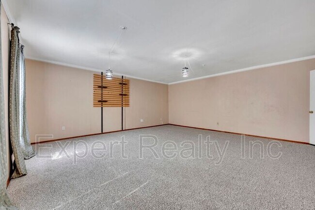Building Photo - 18 Berrywood Dr