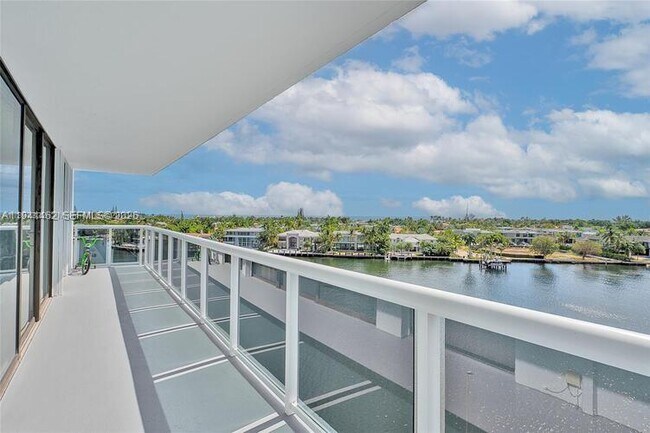 Building Photo - 20515 E Country Club Dr