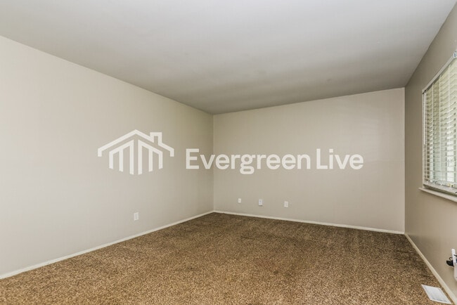 Building Photo - 204 W Boitnott Dr