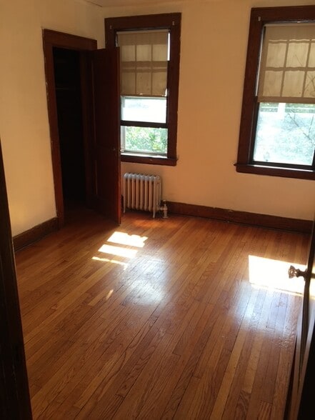 Bedroom - 89 Clinton St