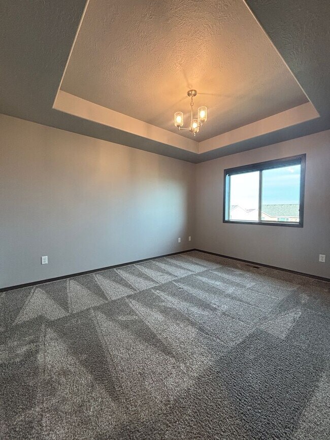 Building Photo - Spacious 3-Bedroom Home