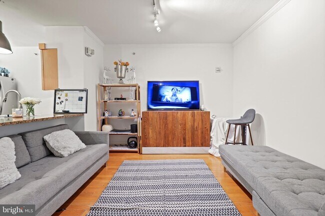 Building Photo - 616 E Street NW Unit 1007