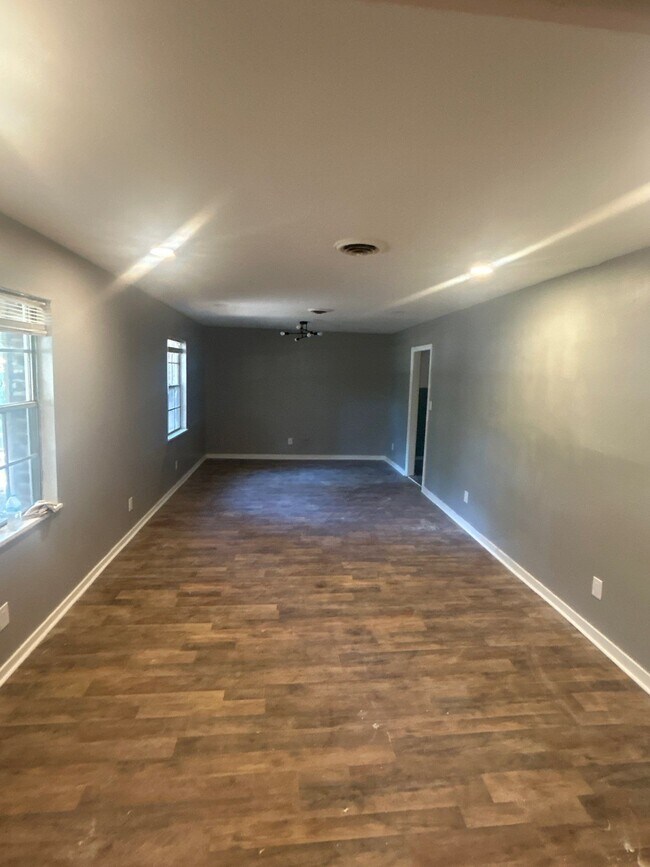 Building Photo - 1114 Garden Park Dr