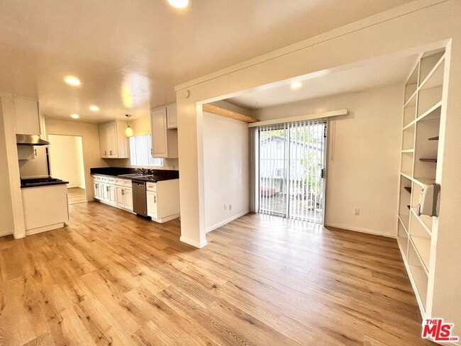 Building Photo - 6308 Villa Rosa Dr