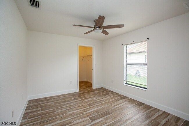 Building Photo - 2110 SW 38th Terrace