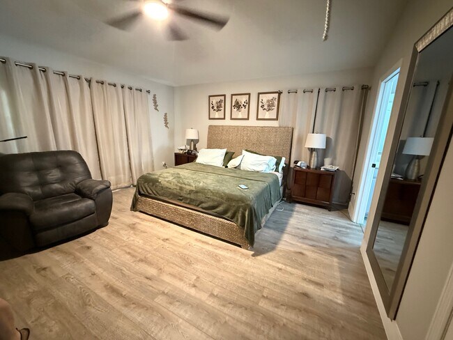 Building Photo - 219 Compass Rose Dr