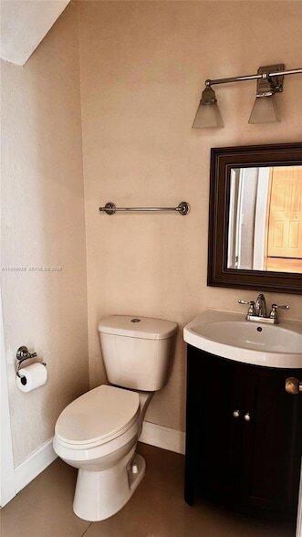 Building Photo - 365 NE 32nd Terrace