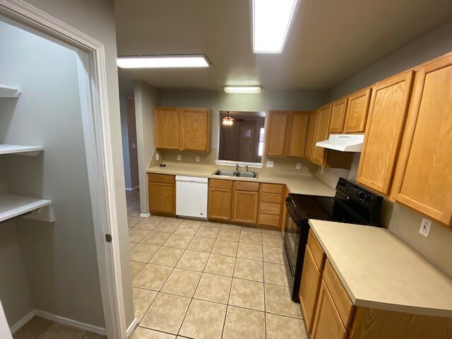 Building Photo - 535 N Brentwood Ave