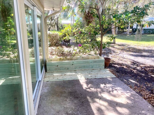 Building Photo - 11449 W Bayshore Dr