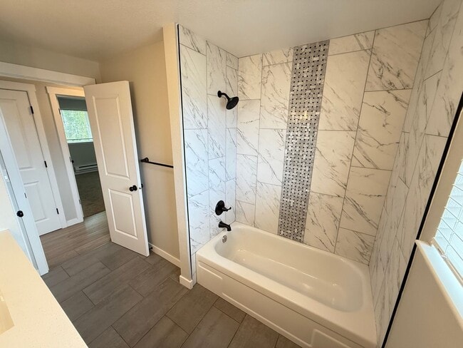 Building Photo - Renovated Ruston Home w/ Water View