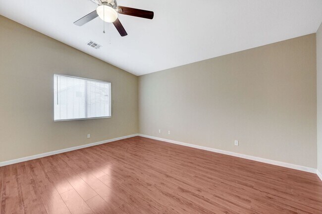 Building Photo - Rare Single Story Home with hard flooring!