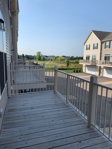 Building Photo - 285 Lakeshore Dr