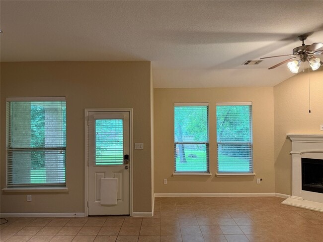Building Photo - 98 Black Swan Pl