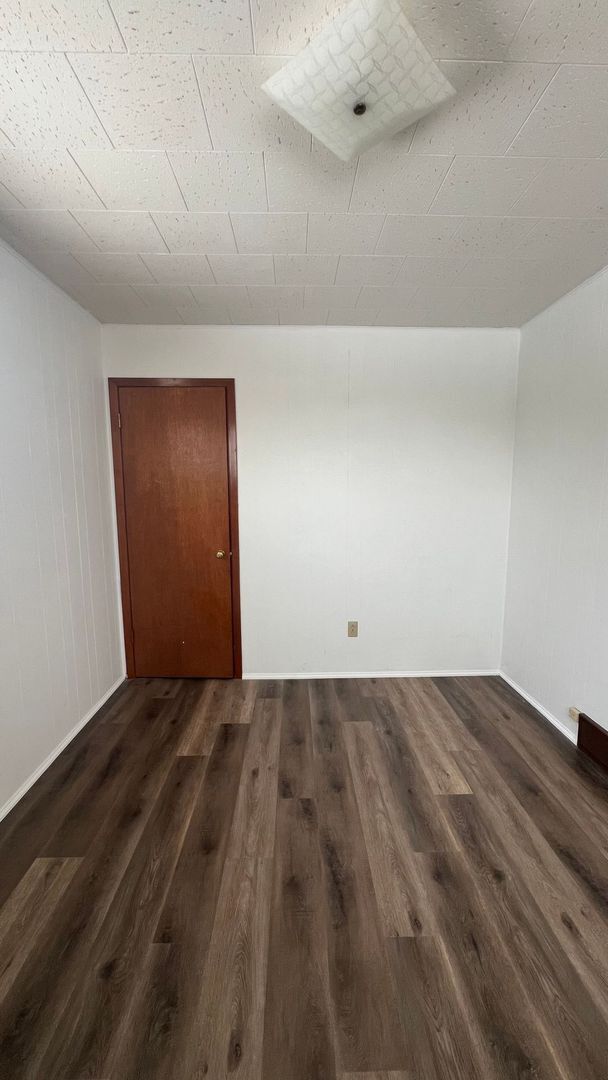 Building Photo - Lovely Spacious House in great location !!