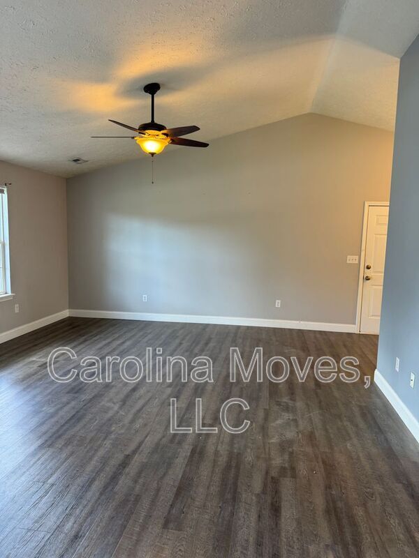 Building Photo - 600 Uneeda Ct