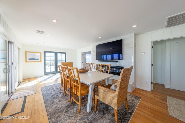 Building Photo - 14 Falls Rd