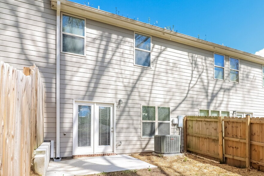 Building Photo - 1890 Old Dogwood