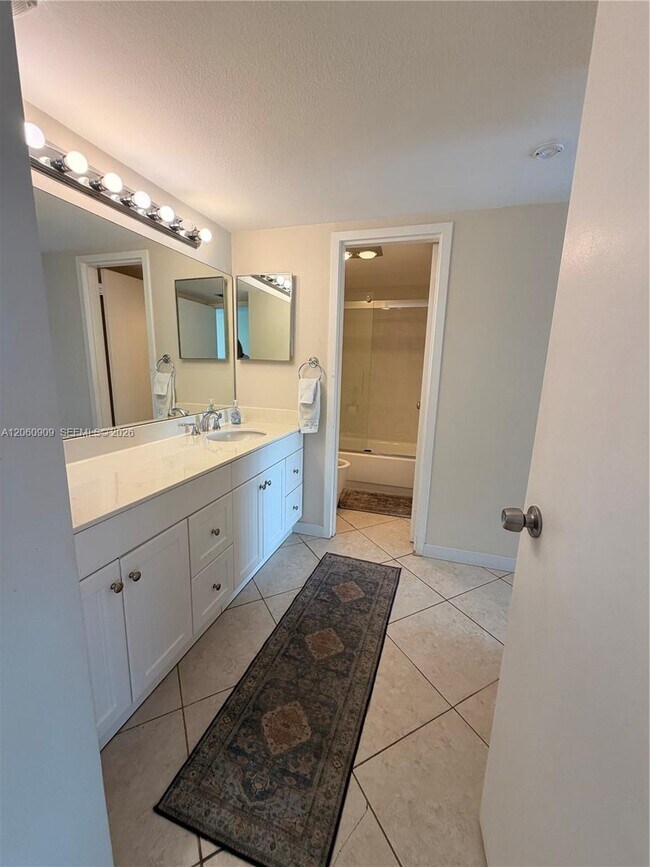 Building Photo - 3375 N Country Club Dr