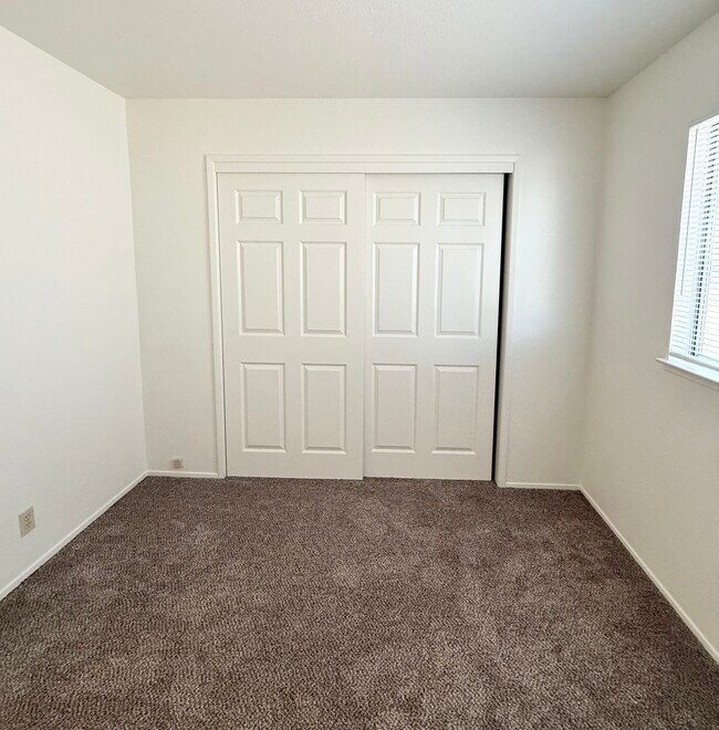 Building Photo - 200 Northwoods Ave