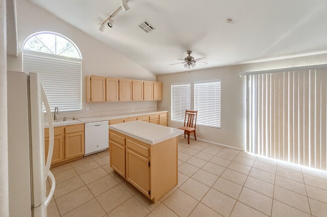 Building Photo - 39518 Chalfont Ln