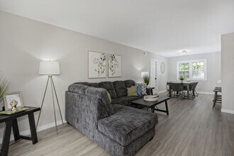 Building Photo - 754 Hemlock Dr