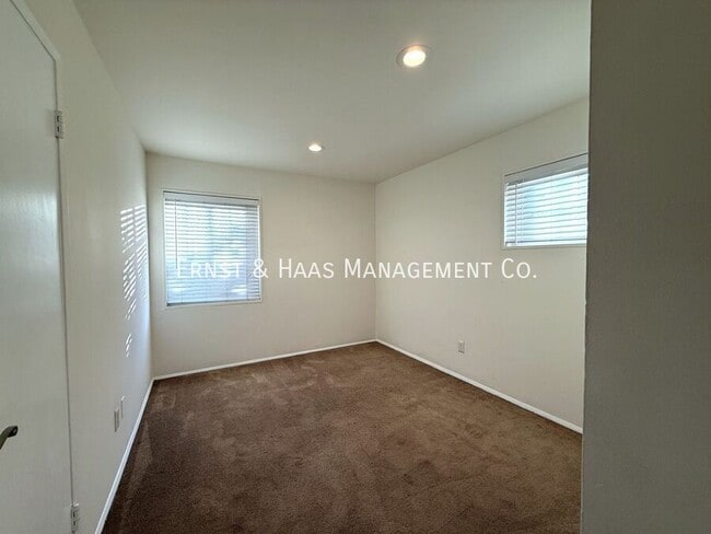 Building Photo - 6926 E Rendina St