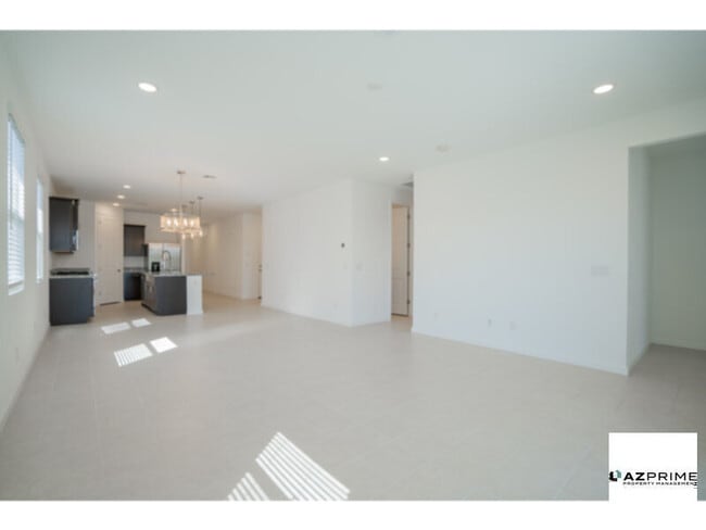 Building Photo - Introducing this delightful 4/3 Surprise Home with a Cozy Atmosphere and Comfortable Living Spaces!