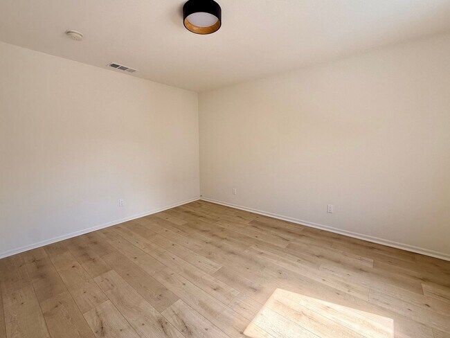 Building Photo - 1027 Coronado Ter
