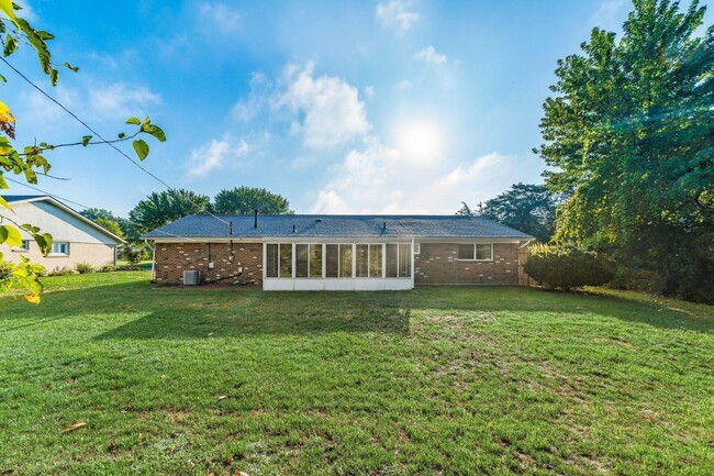 Building Photo - 747 Birmingham Rd