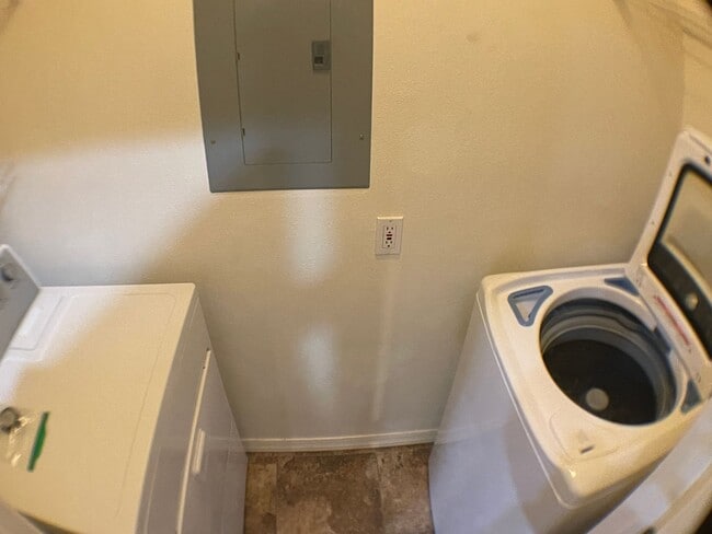 Building Photo - LEASE TAKEOVER_Summit park 2 bedroom condo