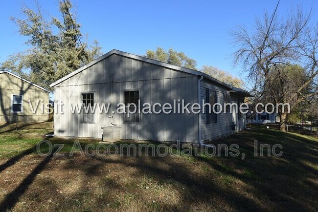 Building Photo - 3310 Iroquois Ln