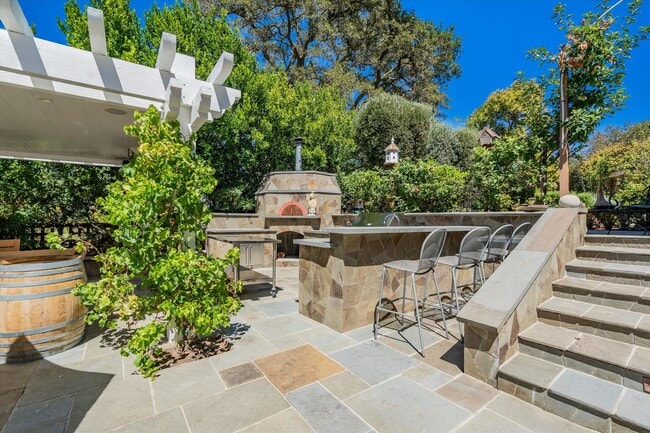 Building Photo - Stunning Los Altos Hills Estate