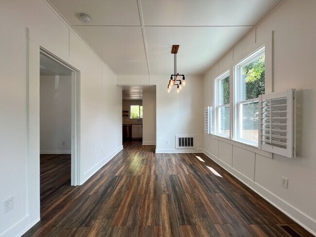 Building Photo - Charming Downtown Napa Cottage with Large Fenced Yard & Ample Parking