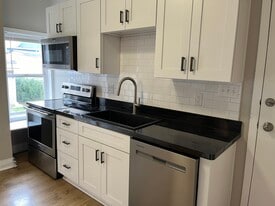 Building Photo - 1364 W 58th St