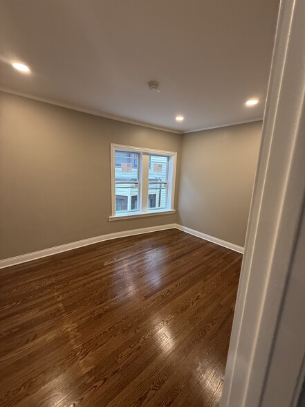 Bedroom 3 - 1629 W Granville Ave