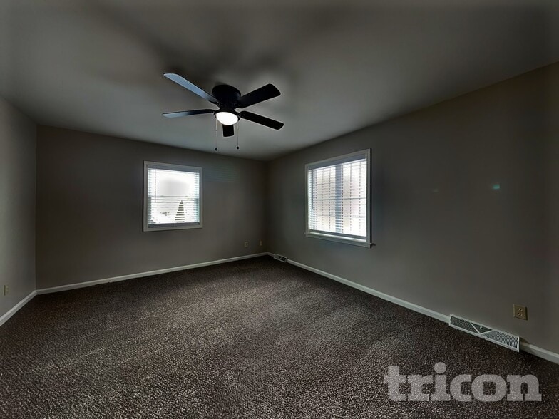 Building Photo - 7035 Montroff Cir