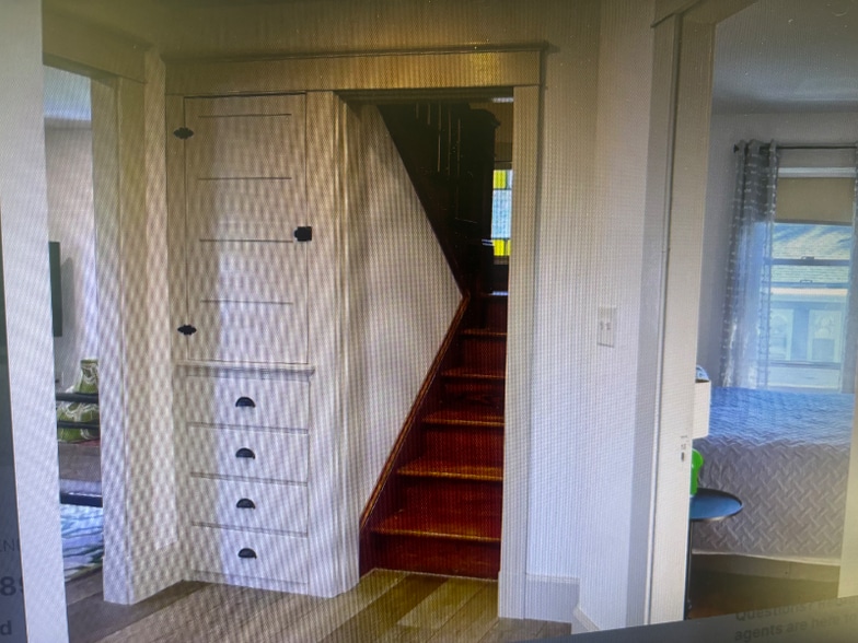 Building Photo - 34 Pleasantdale Ave